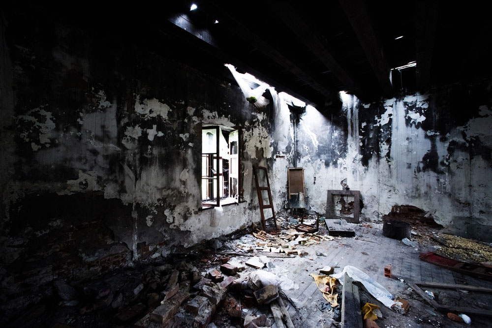 burned-abandoned-room